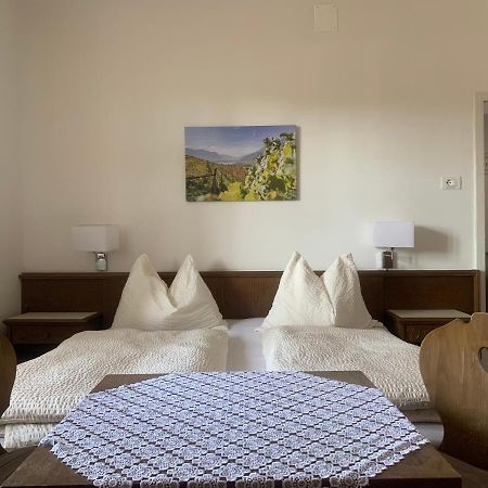 Garni Guflhof Bed & Breakfast Caldaro Bagian luar foto